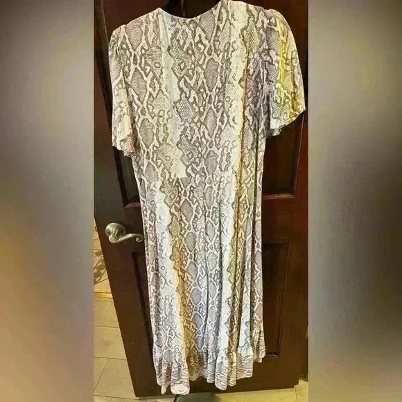 Petite printed wrap maxi dress - worn once - Picture 4 of 4